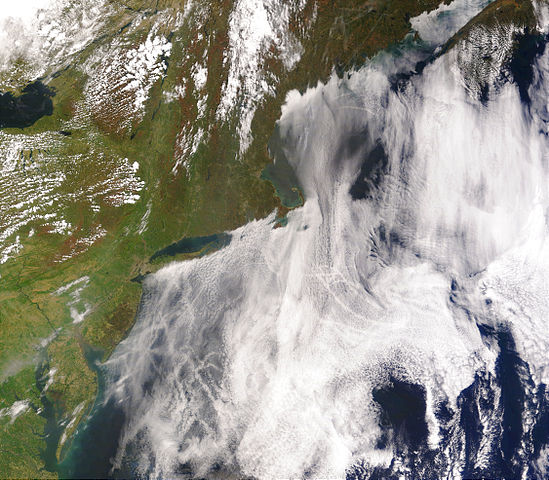 549px-ShipTracks_MODIS_2005may11.jpg